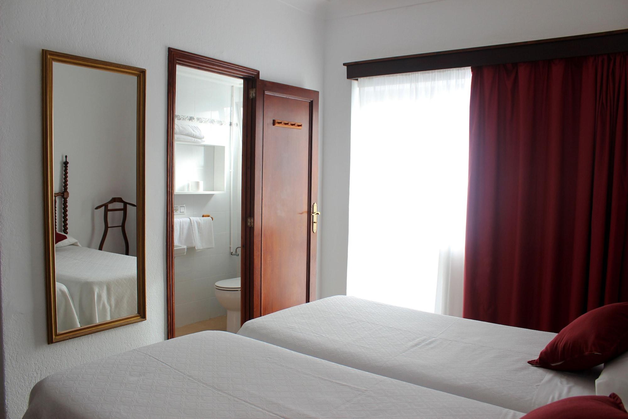 Hostal Cas Bombu Cala Ratjada  Exteriör bild