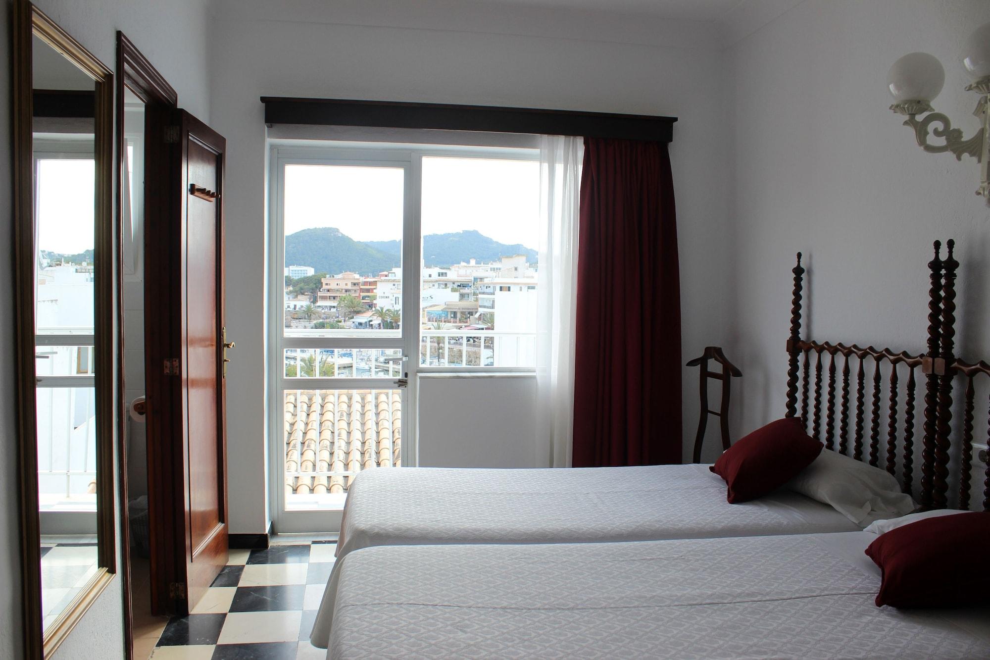 Hostal Cas Bombu Cala Ratjada  Exteriör bild