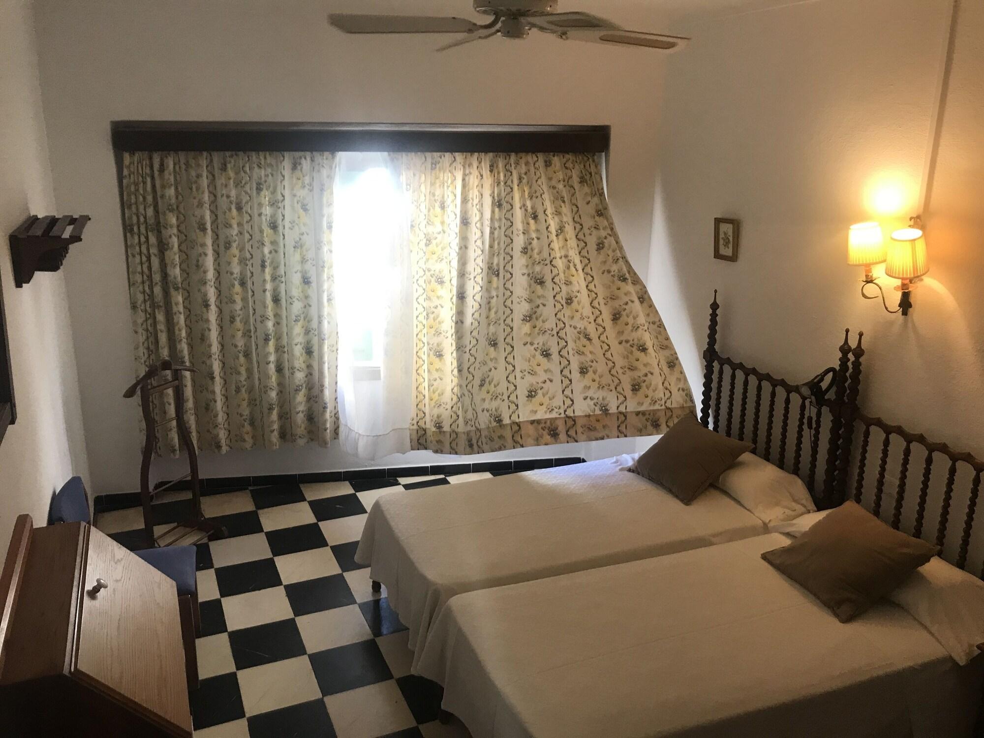 Hostal Cas Bombu Cala Ratjada  Exteriör bild