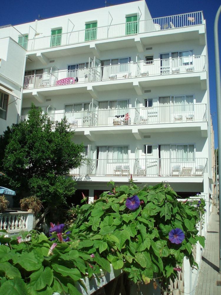 Hostal Cas Bombu Cala Ratjada  Exteriör bild