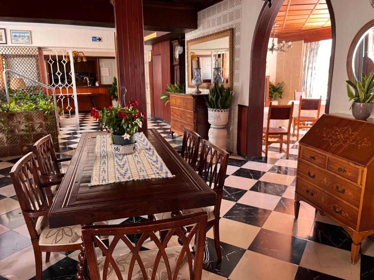Hostal Cas Bombu Cala Ratjada  Exteriör bild