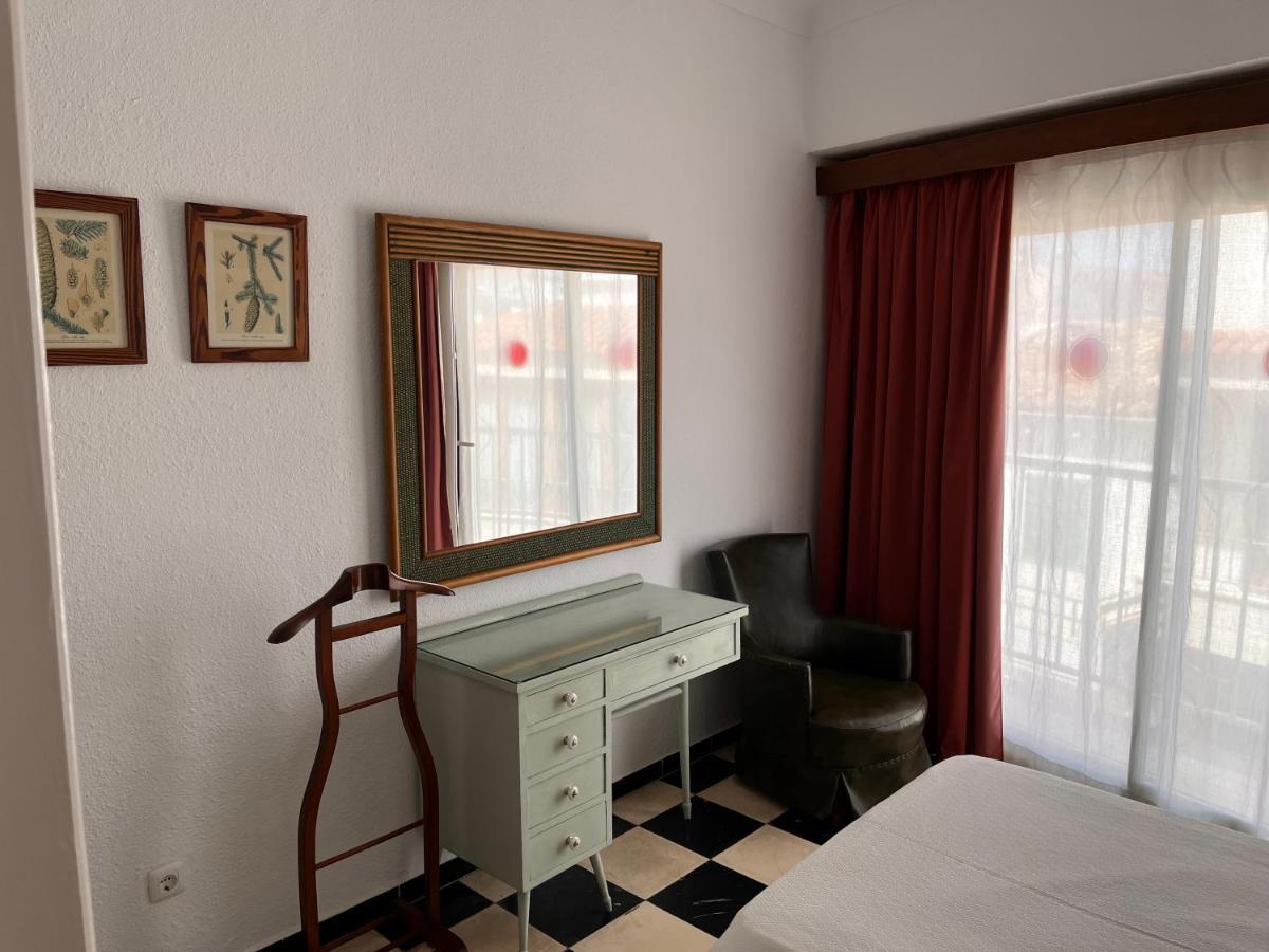Hostal Cas Bombu Cala Ratjada  Exteriör bild