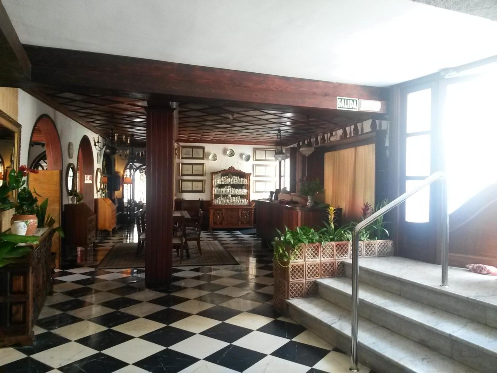 Hostal Cas Bombu Cala Ratjada  Exteriör bild