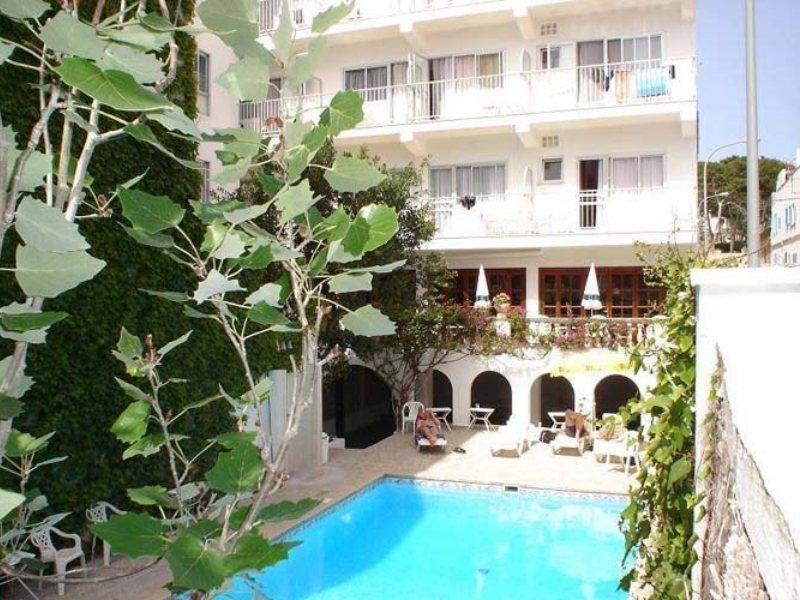 Hostal Cas Bombu Cala Ratjada  Exteriör bild