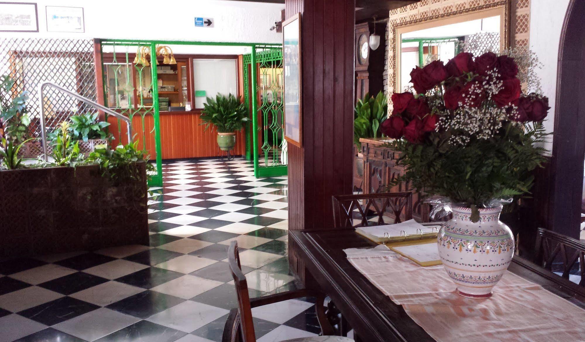 Hostal Cas Bombu Cala Ratjada  Exteriör bild