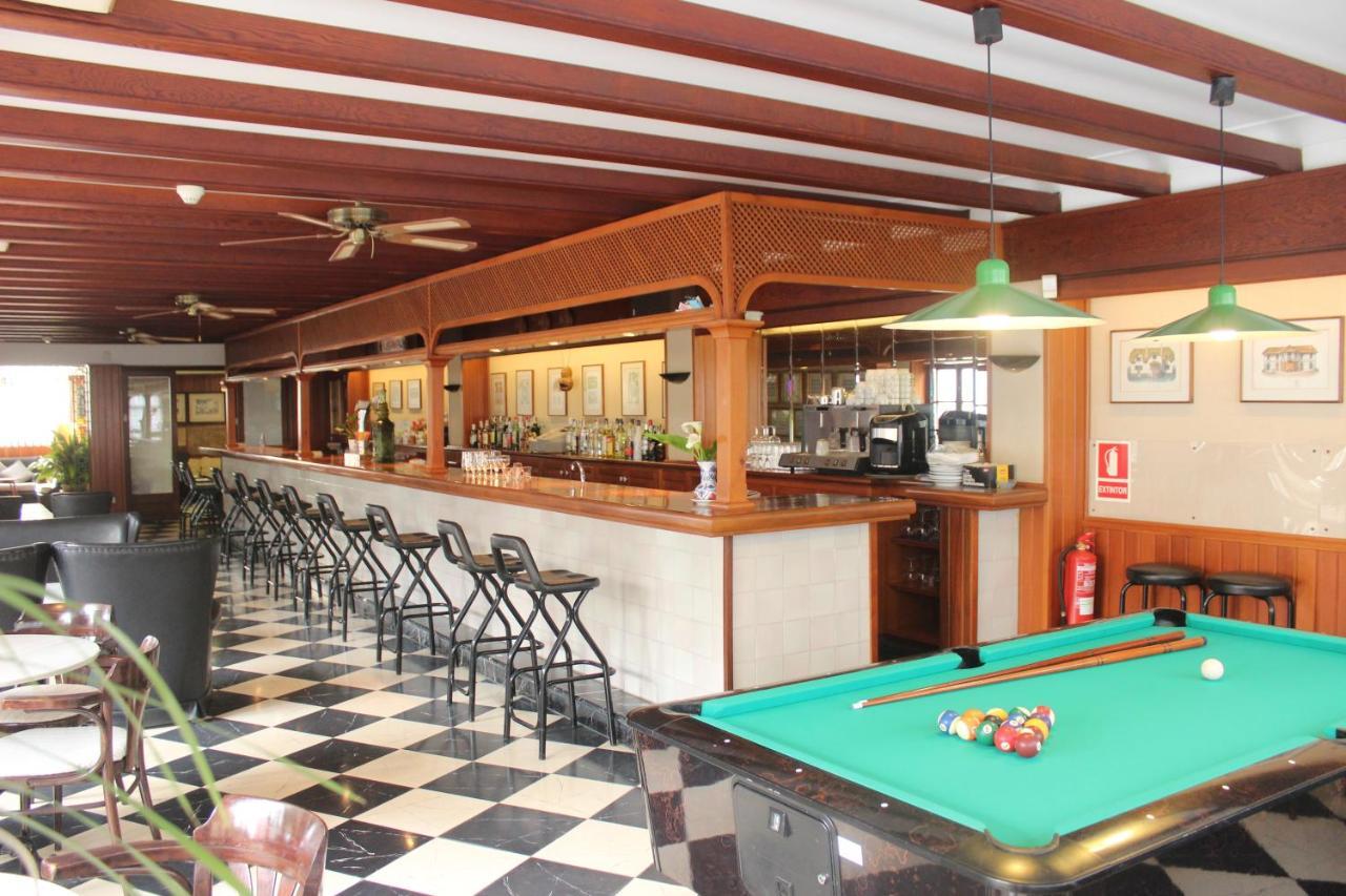 Hostal Cas Bombu Cala Ratjada  Exteriör bild